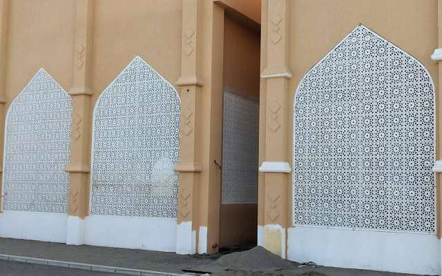 Custom GRC brackets and columns in commercial architecture