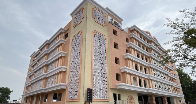 CommeInnovative GRC design for modern commercial architecture